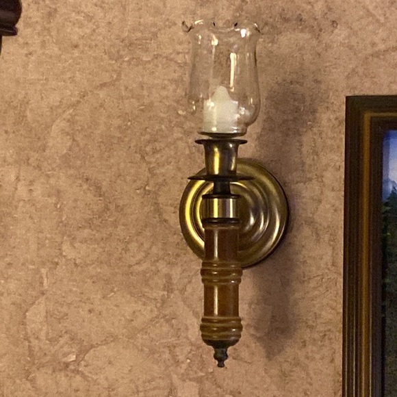 Vintage Homco Wall Sconce with Etched Glass Globe - Picture 7 of 13